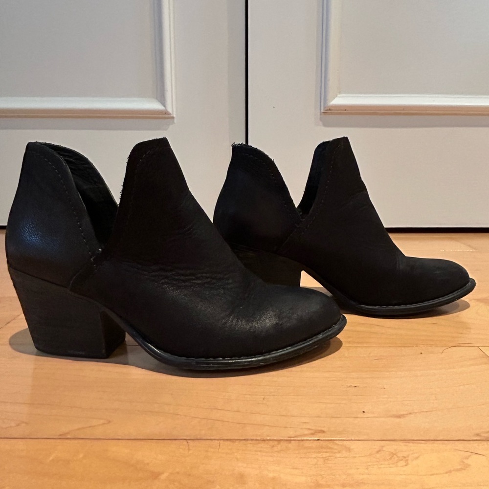 Steve Madden Black Heeled Booties (Women’s size 5)